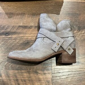 Leather Ugg ankle boots